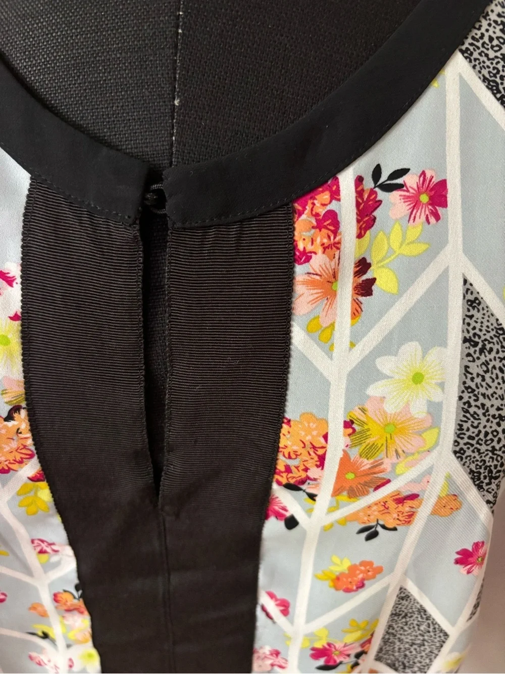 Cabi Grosgrain Blouse 249 Sleeveless Geometric Floral Print Tank Top Medium M